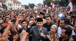 Cara Prabowo Memutus di Tengah Krisis Kepercayaan