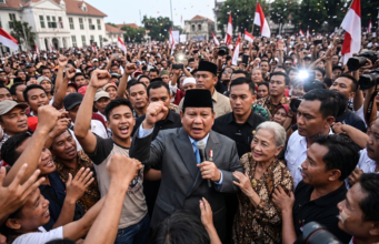 Cara Prabowo Memutus di Tengah Krisis Kepercayaan