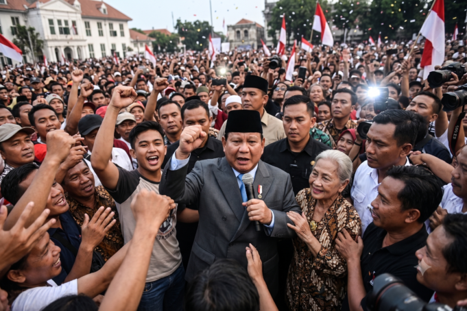 Cara Prabowo Memutus di Tengah Krisis Kepercayaan