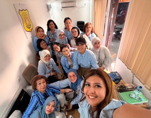 Puluhan Relawan Matahari 08 Berikan Dukungan Moril kepada Ketua Umum di PN Jakarta Selatan