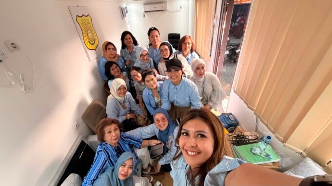 Puluhan Relawan Matahari 08 Berikan Dukungan Moril kepada Ketua Umum di PN Jakarta Selatan