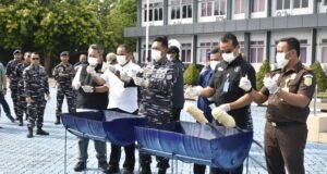 Perkuat Pengawasan Jalur Laut, TNI AL Berhasil Ungkap dan Musnahkan 100 Liquid Vape Narkotika