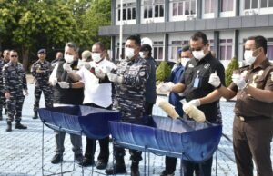 Perkuat Pengawasan Jalur Laut, TNI AL Berhasil Ungkap dan Musnahkan 100 Liquid Vape Narkotika